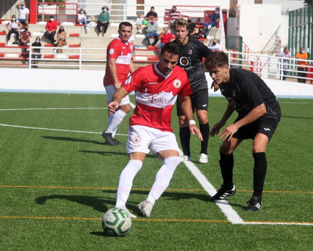 Juan Llaves ante el Torreblanca.