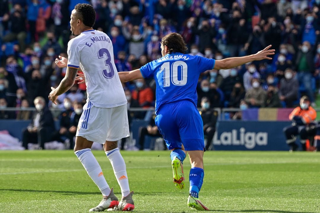 Enes Ünal celebra su gol