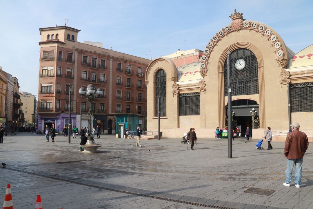 Façana del Mercat i plaça Corsini. 