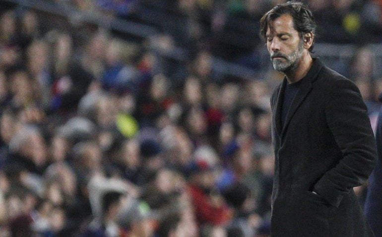 Quique Sánchez Flores se vuelve a su banquillo enfadado tras un tanto del Barcelona