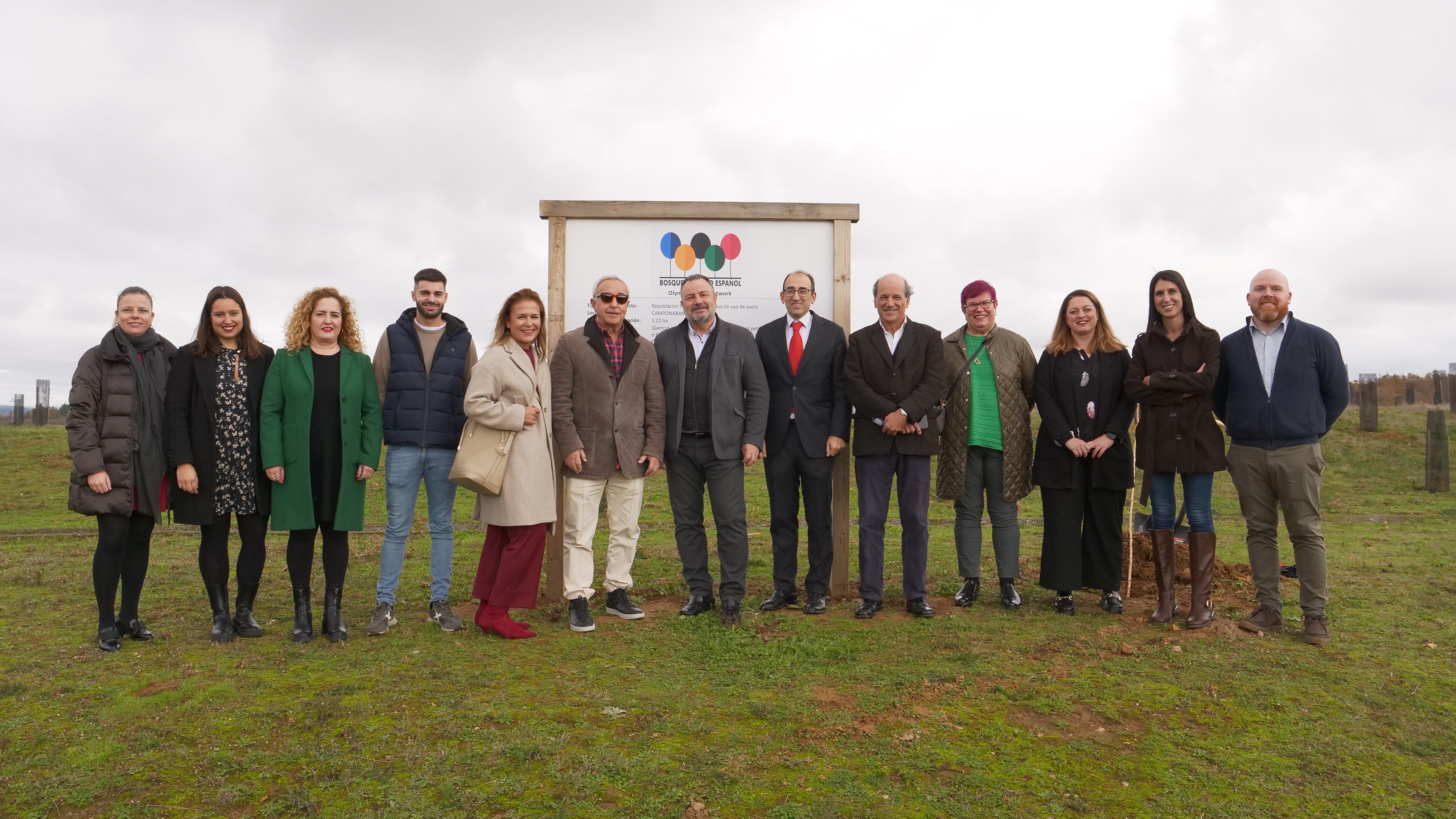 Visita al Bosque Olímpico de Camponaraya del presidente del COE y concejales de Camponaraya