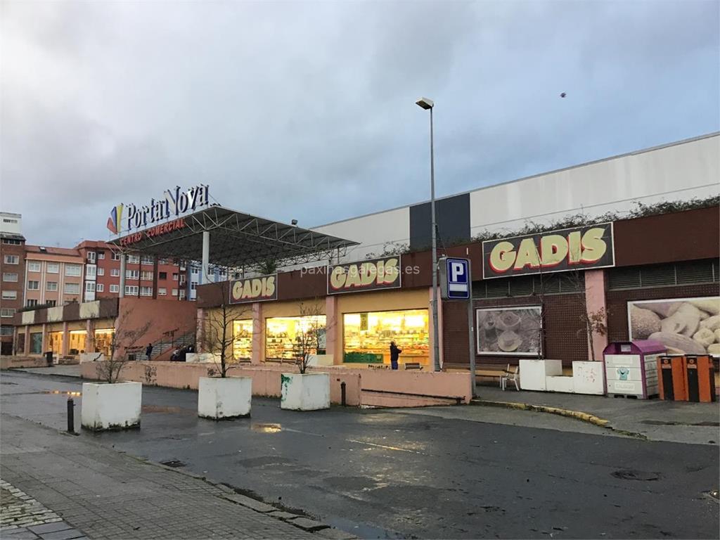 Centro comercial Porta Nova, en la plaza de O Inferniño (foto: Páxinas Galegas)