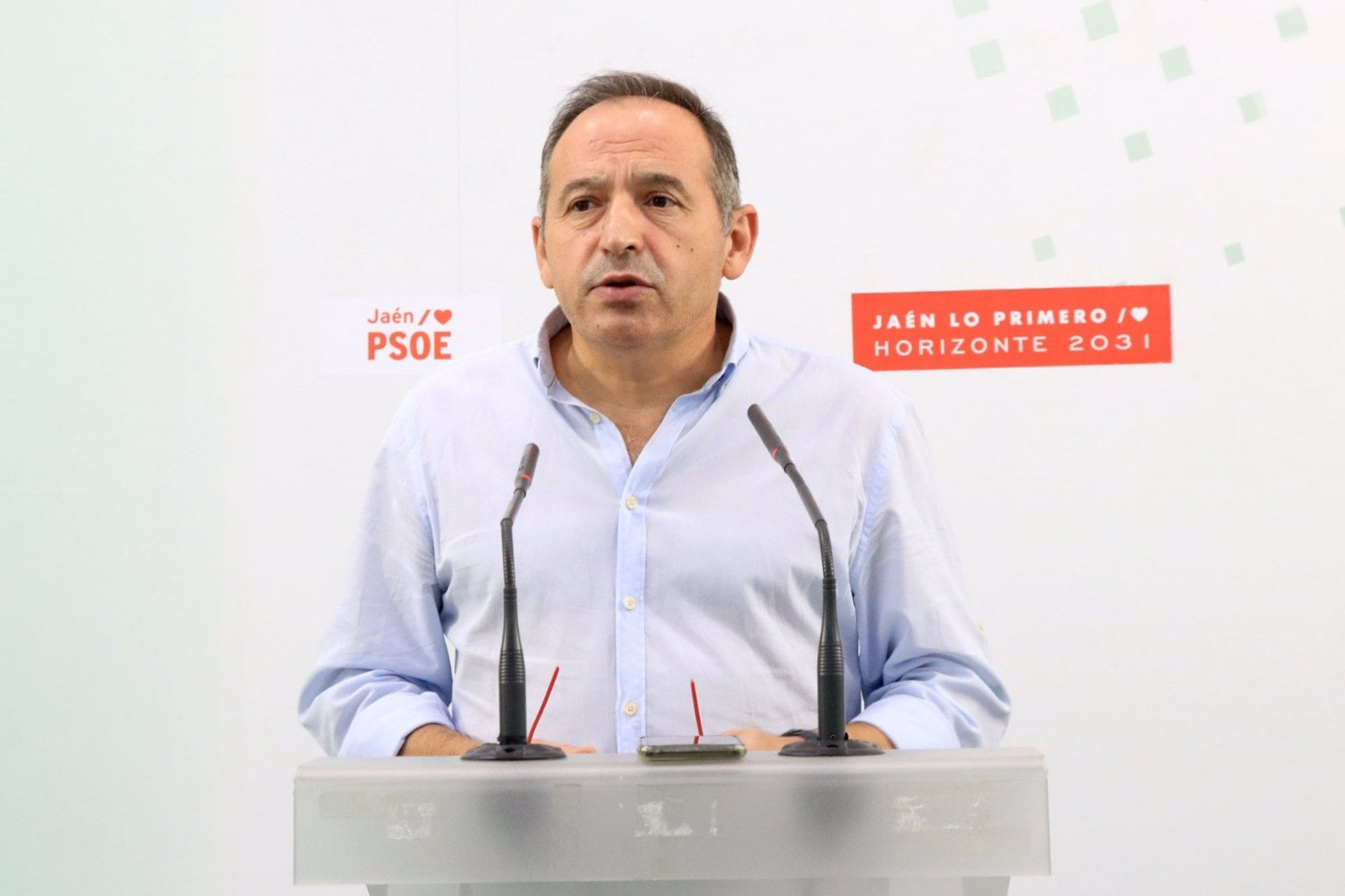 El parlamentario autonómico por el PSOE de Jaén, Jacinto Viedma, durante una rueda de prensa