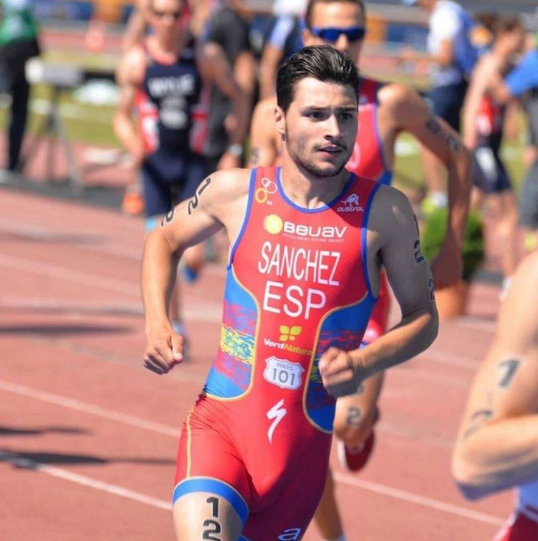 Sanchez Mantecón, triatleta de la UA