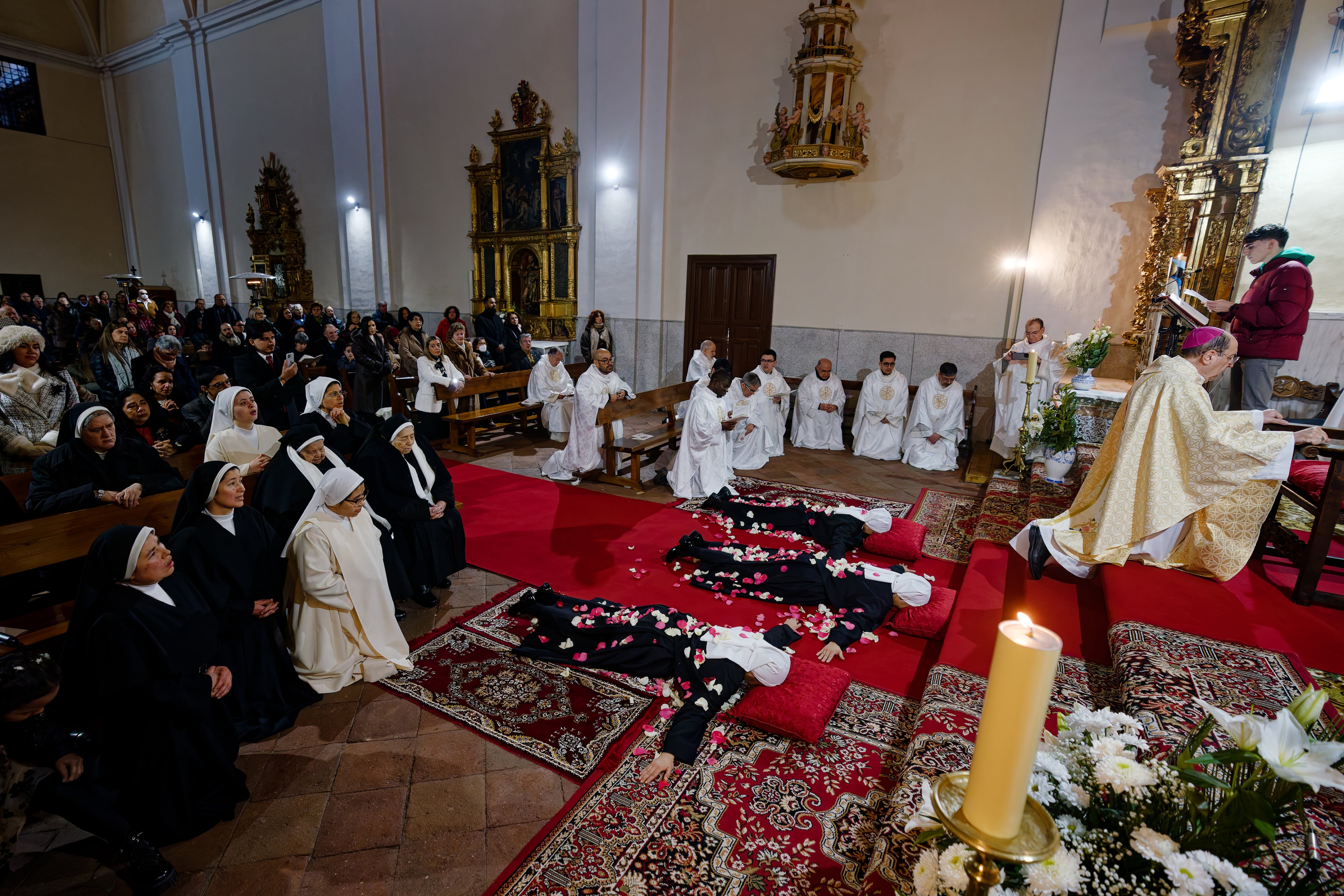 El monasterio de las Madres Agustinas Nuestra Señora de Gracia, antiguo Palacio Real de Juan II y Casa Natal de Isabel la Católica, acoge la &#039;profesión solemne&#039; de tres monjas de nacionalidad colombiana, de entre 29 y 47 años