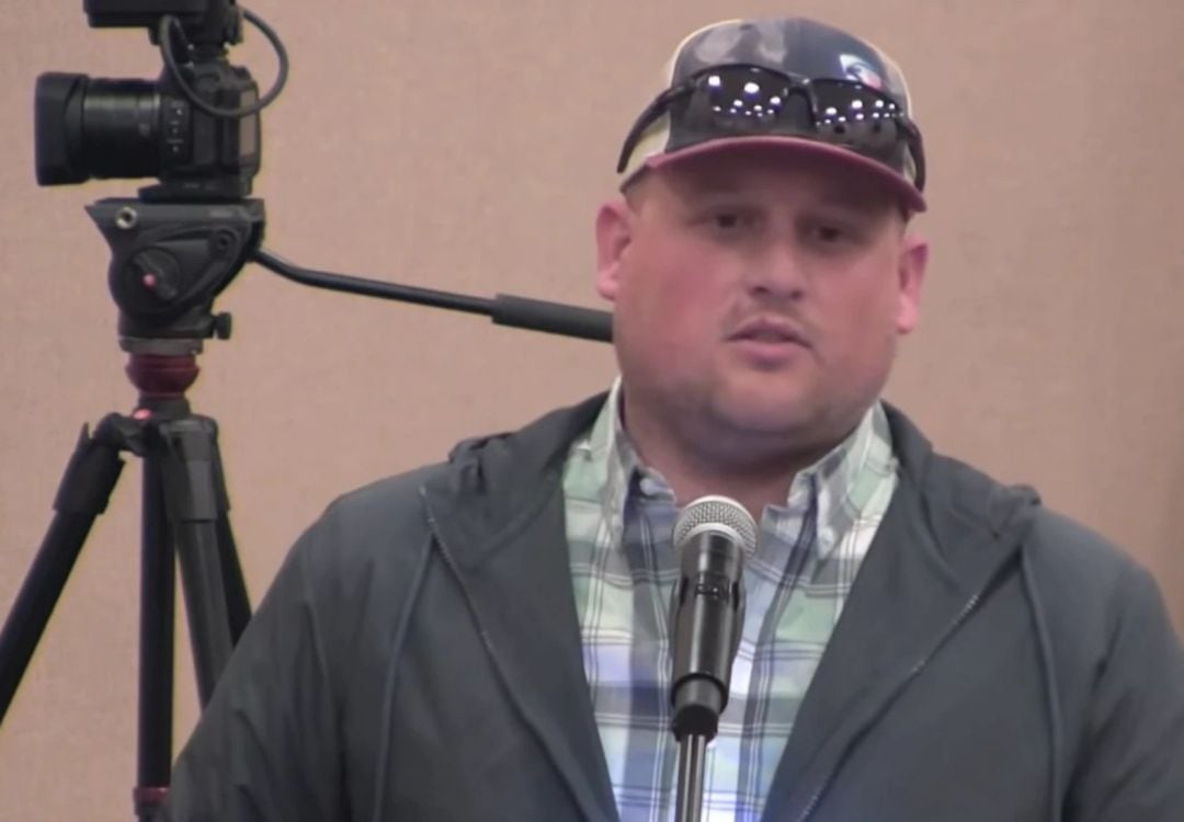 El líder negacionista Caleb Wallace, de 30 años