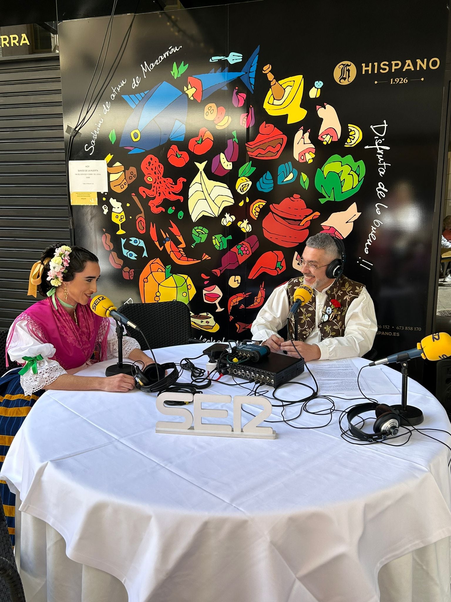 Patricia Navarro &#039;La Trovera&#039; junto a Paco Sánchez, en un momento de la entrevista para el programa Hoy por hoy Murcia.