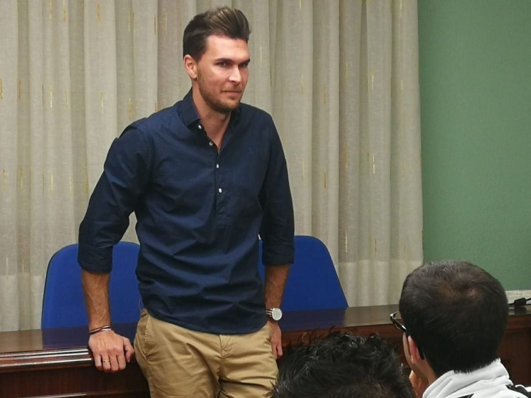 Víctor Cea acudió al curso de entrenadores de fútbol