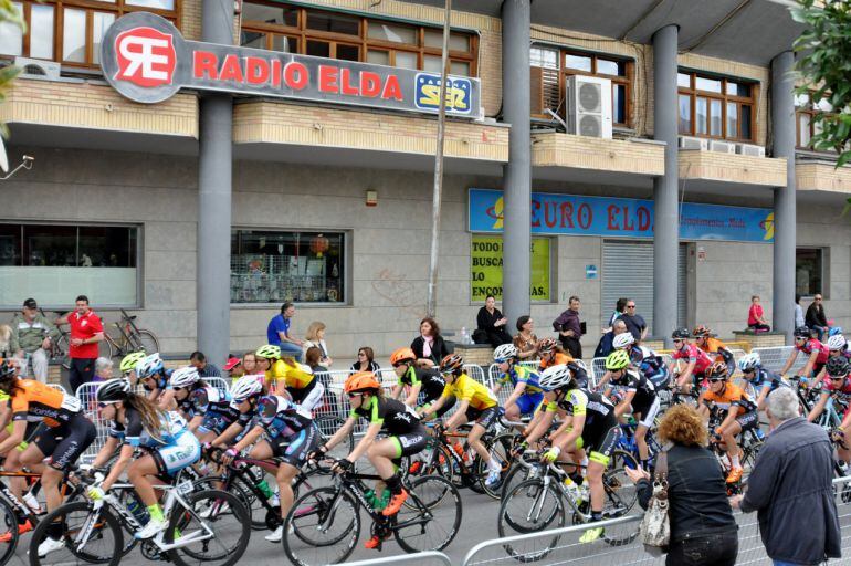 Ambiente ciclista en Elda