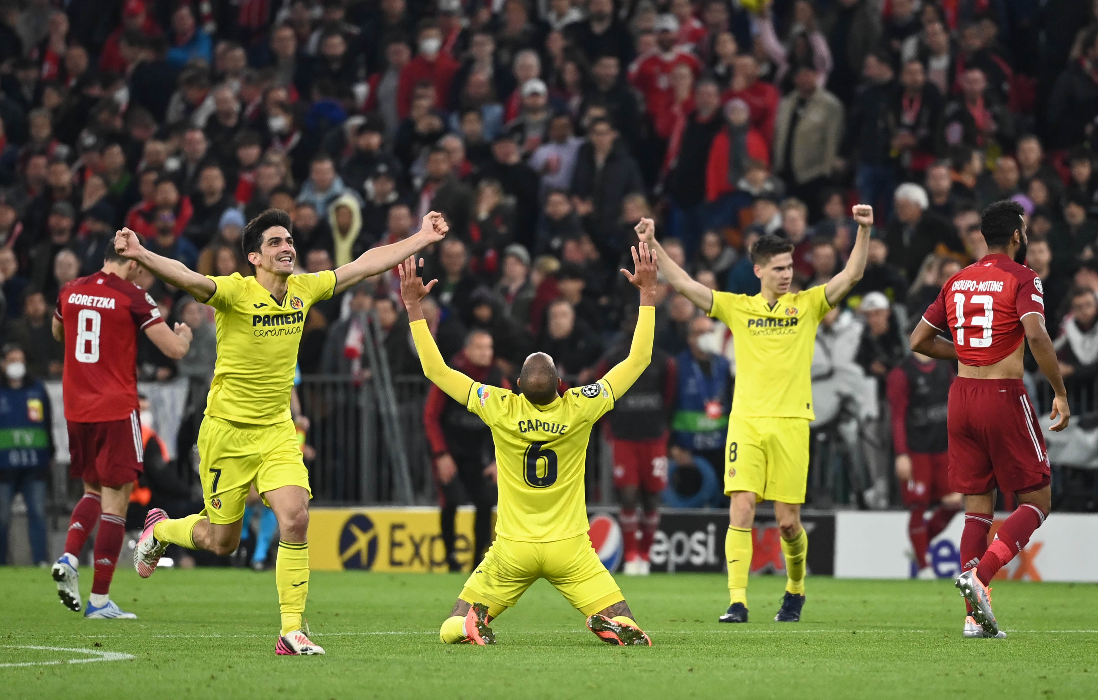 Los jugadores del Villarreal celebran la clasificación a las semifinales de Champions (Photo by Sven Hoppe/picture alliance via Getty Images)