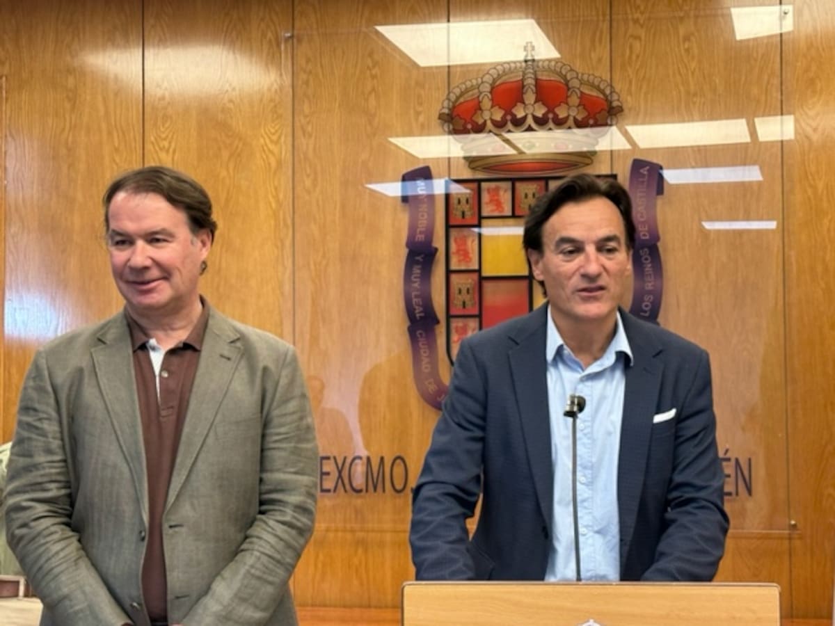 El alcalde de Jaén asegura que a su llegada al Ayuntamiento encontró “un caos administrativo y el capítulo de gastos corrientes a cero”