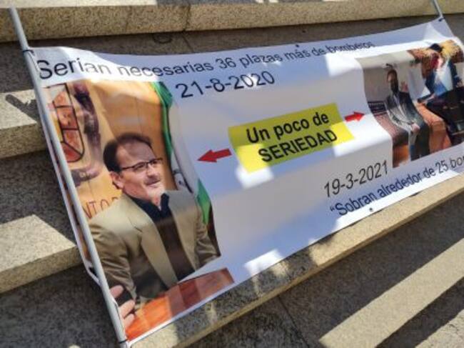 Críticas al que fuera, hasta hace tres días, el Concejal Delegado de Seguridad Ciudadana, Tráfico y Transportes, Miguel Castro, que dijo que "sobran alrededor de 25 bomberos"