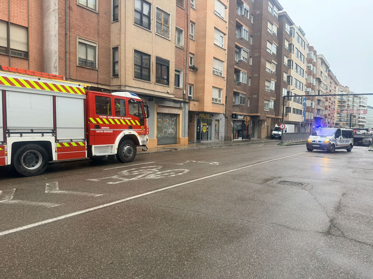 La lluvia obliga a cortar el tráfico en el subterráneo de la Avenida de Santander