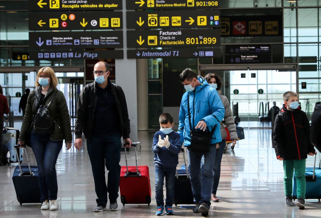 Familia en el Aeropuerto del Prat