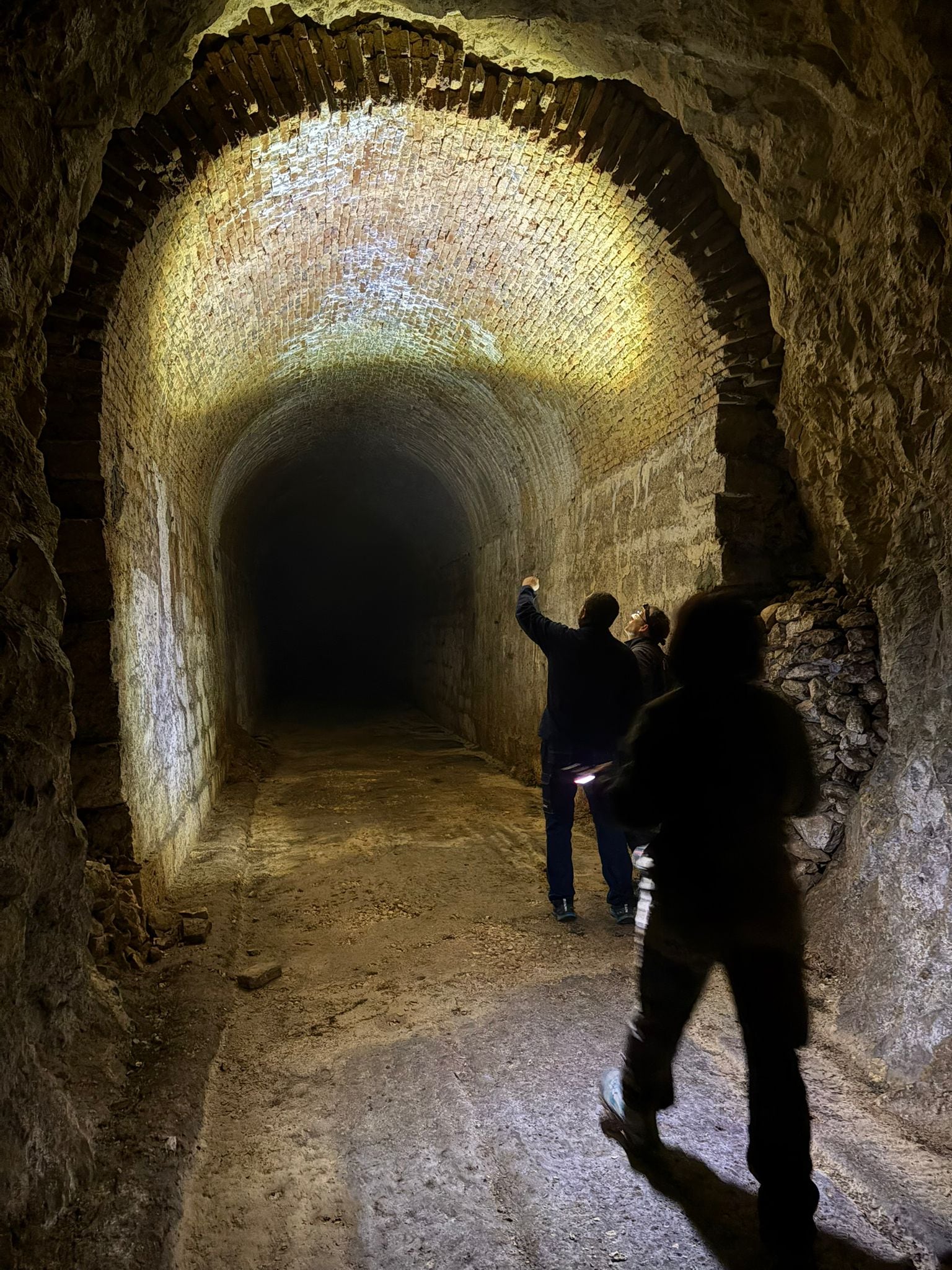 Interior de "El Túnel", en Canals