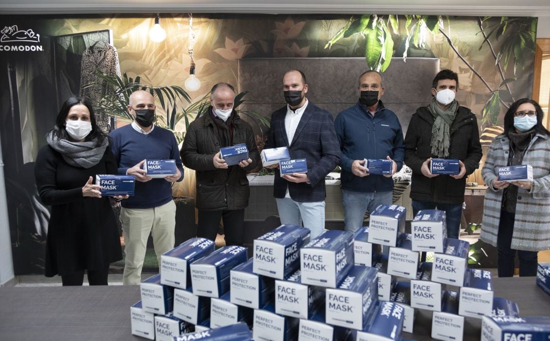 Acto de entrega de las mascarillas