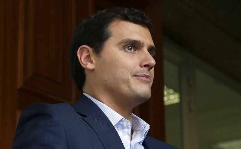 El líder de Ciudadanos, Albert Rivera, ha criticado la propuesta de Podemos en las redes sociales