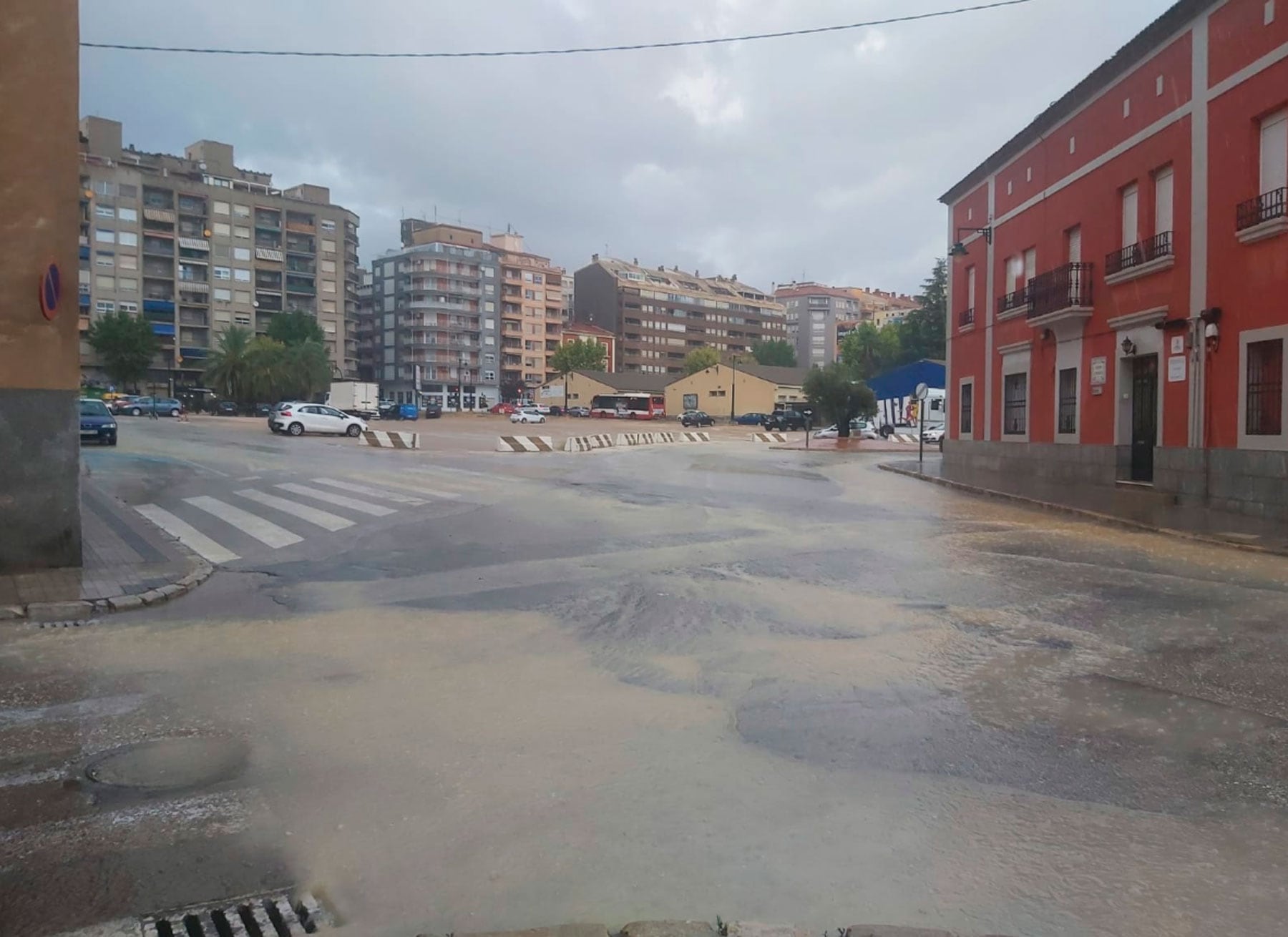 Imagen de la Plaza Al-Azraq en uno de los pocos días de intensas lluvias de este año