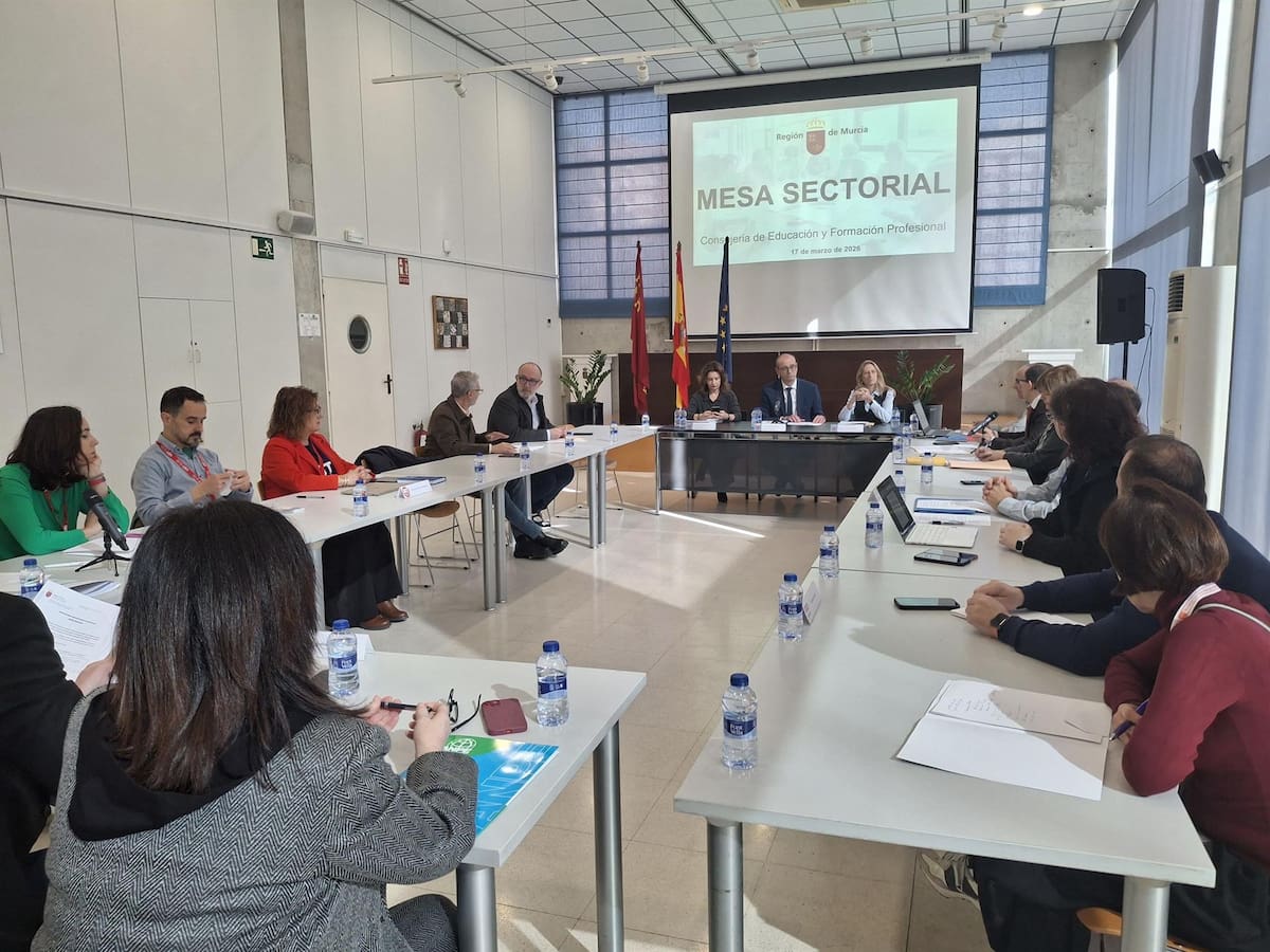 Educación y sindicatos pactan un nuevo acuerdo de interinos que garantiza la voluntariedad en las adjudicaciones