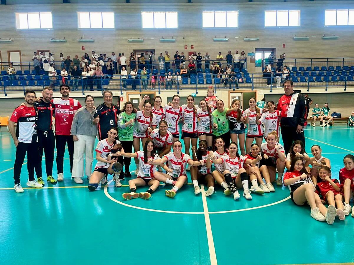 Foto de familia del Senior del Roquetas femenino