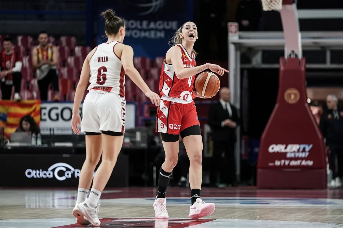 Mariona Ortiz dirige un ataque del Casademont en el partido de Euroliga, en la pista del Reyer Venezia