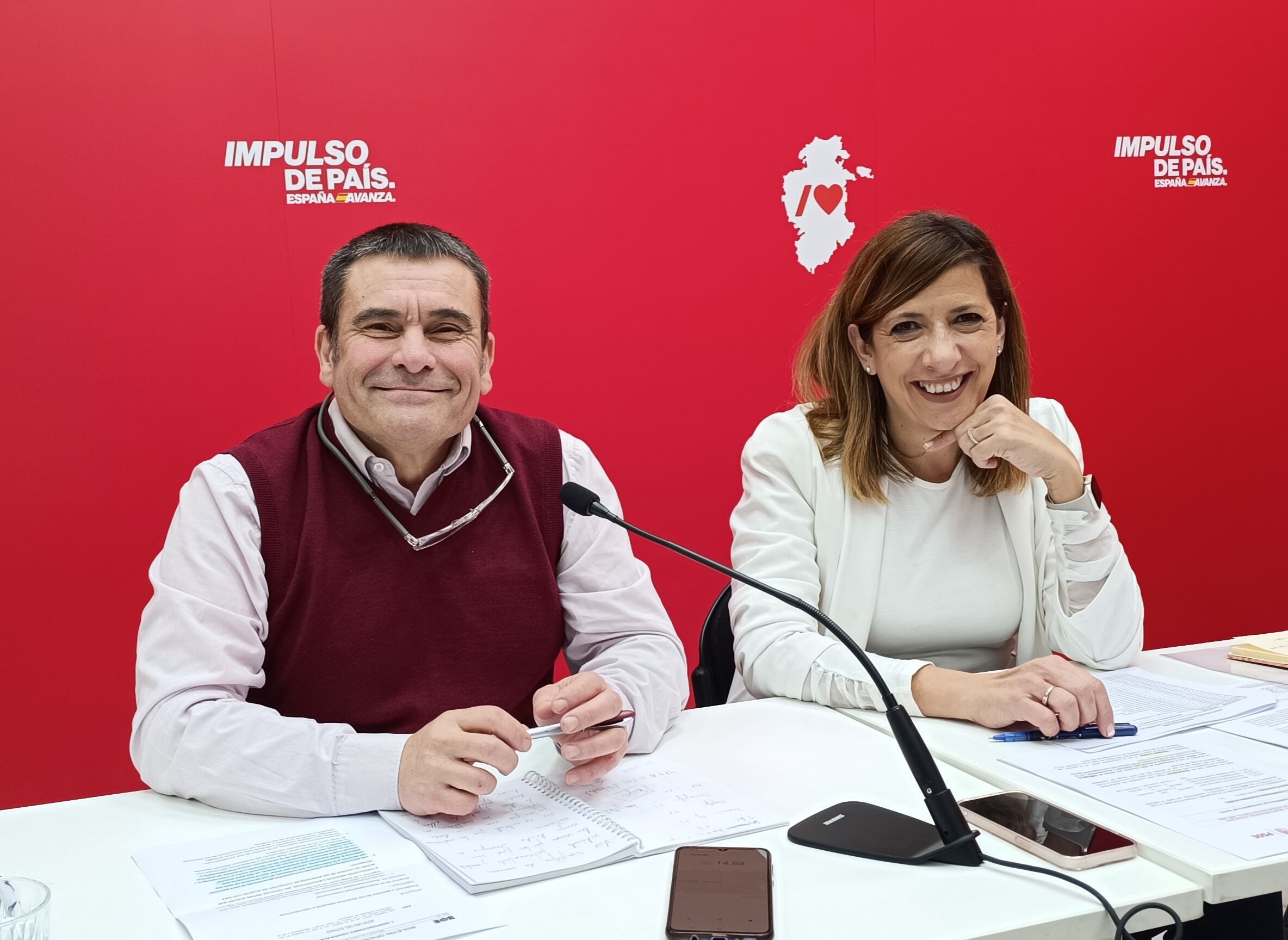 El procurador del PSOE en las Cortes, Jesús Puente, y la portavoz socialista en la Diputación de Burgos, Nuria Barrio