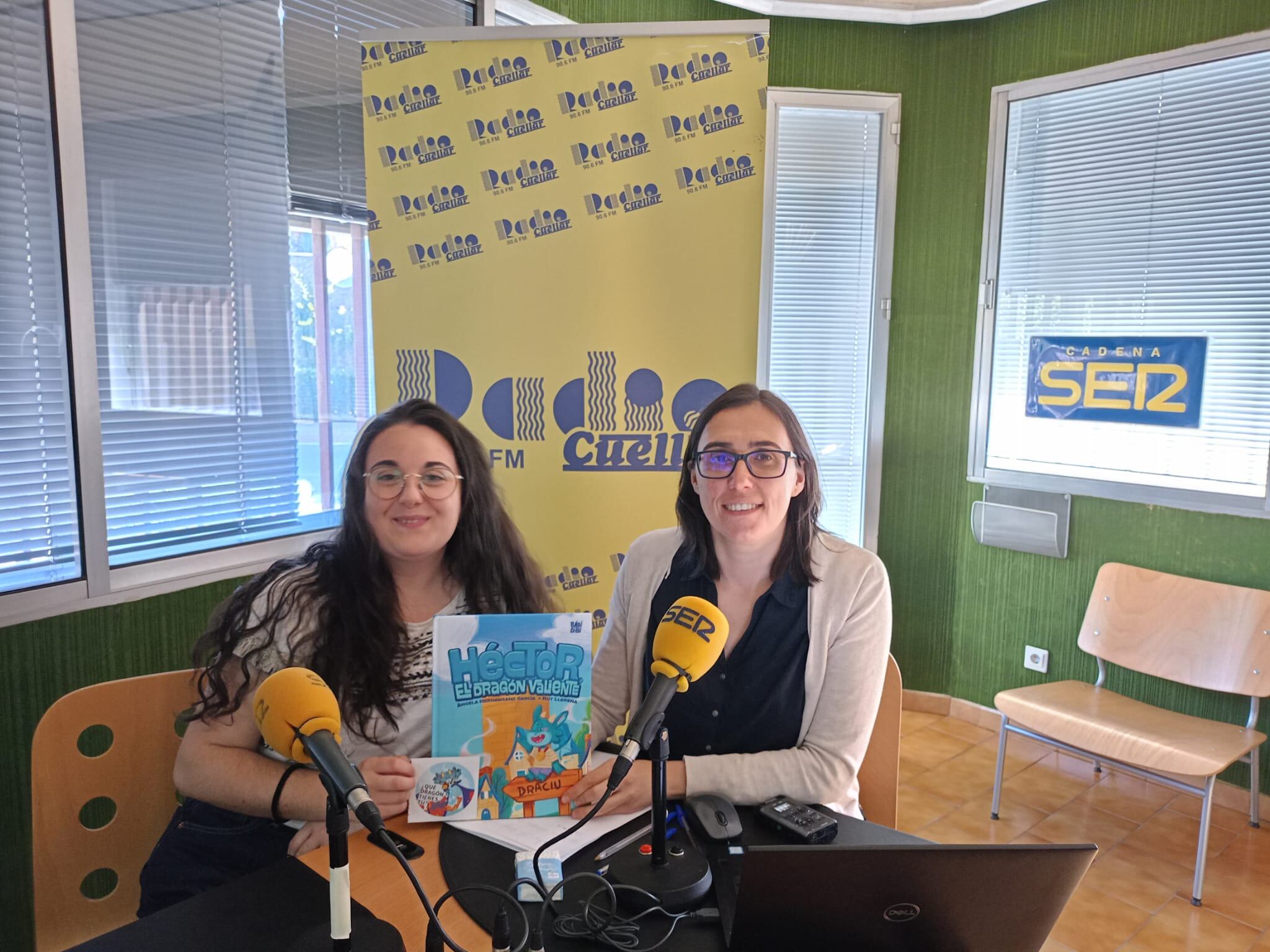 Ángela Hernansanz, autora del cuento &#039;Héctor, el dragón valiente&#039; presenta el cuento en los estudios de Radio Cuéllar