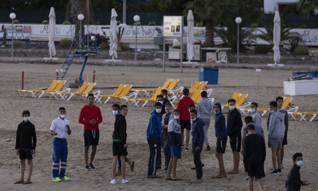 La Comisión Europea aprueba un fondo para frenar la crisis migratoria en Canarias.