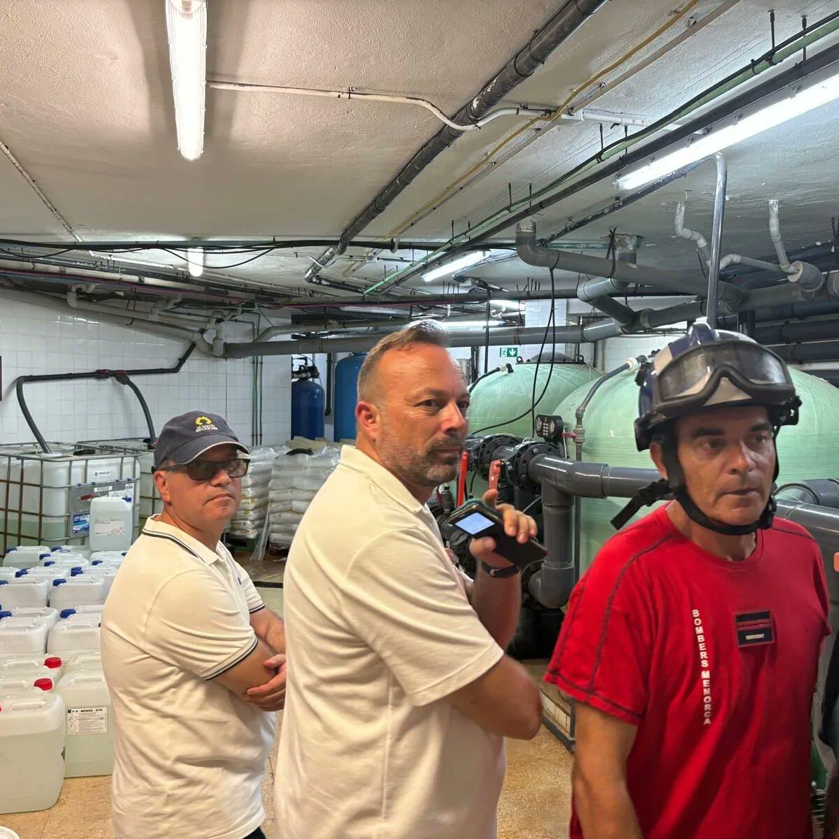 El batle d'Alaior  va inspeccionar la situació de l'hotel després de la fuga de clor.