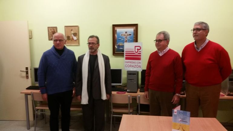 Cinco ordenadores para los usuarios del Centro Samaría