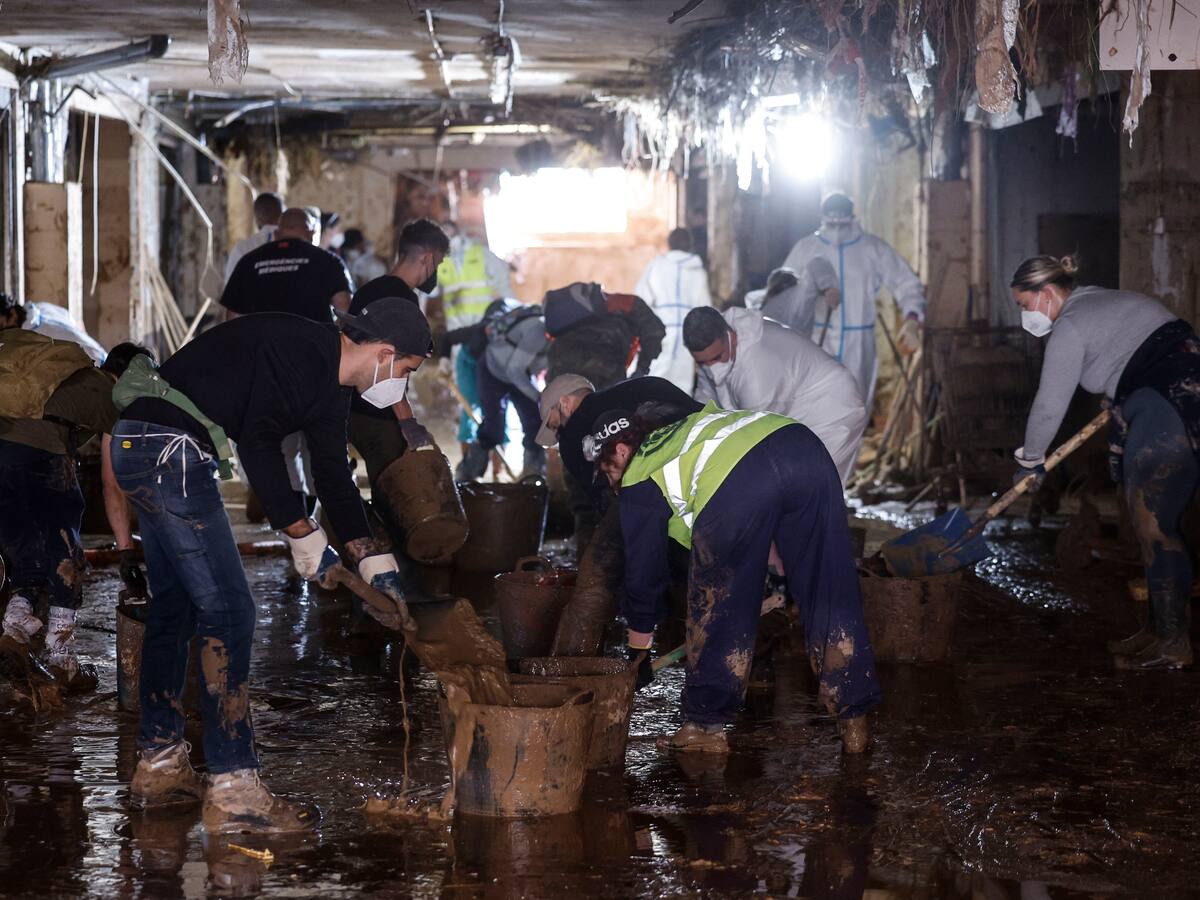 El Servicio de Aguas de Aranda colabora con las tareas tras el desastre de la DANA