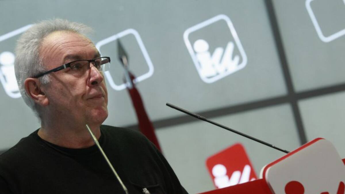 Ultimátum de Cayo Lara para evitar un ERE en IU: que sus 3 diputados adscritos a Podemos formen con grupo con Garzón