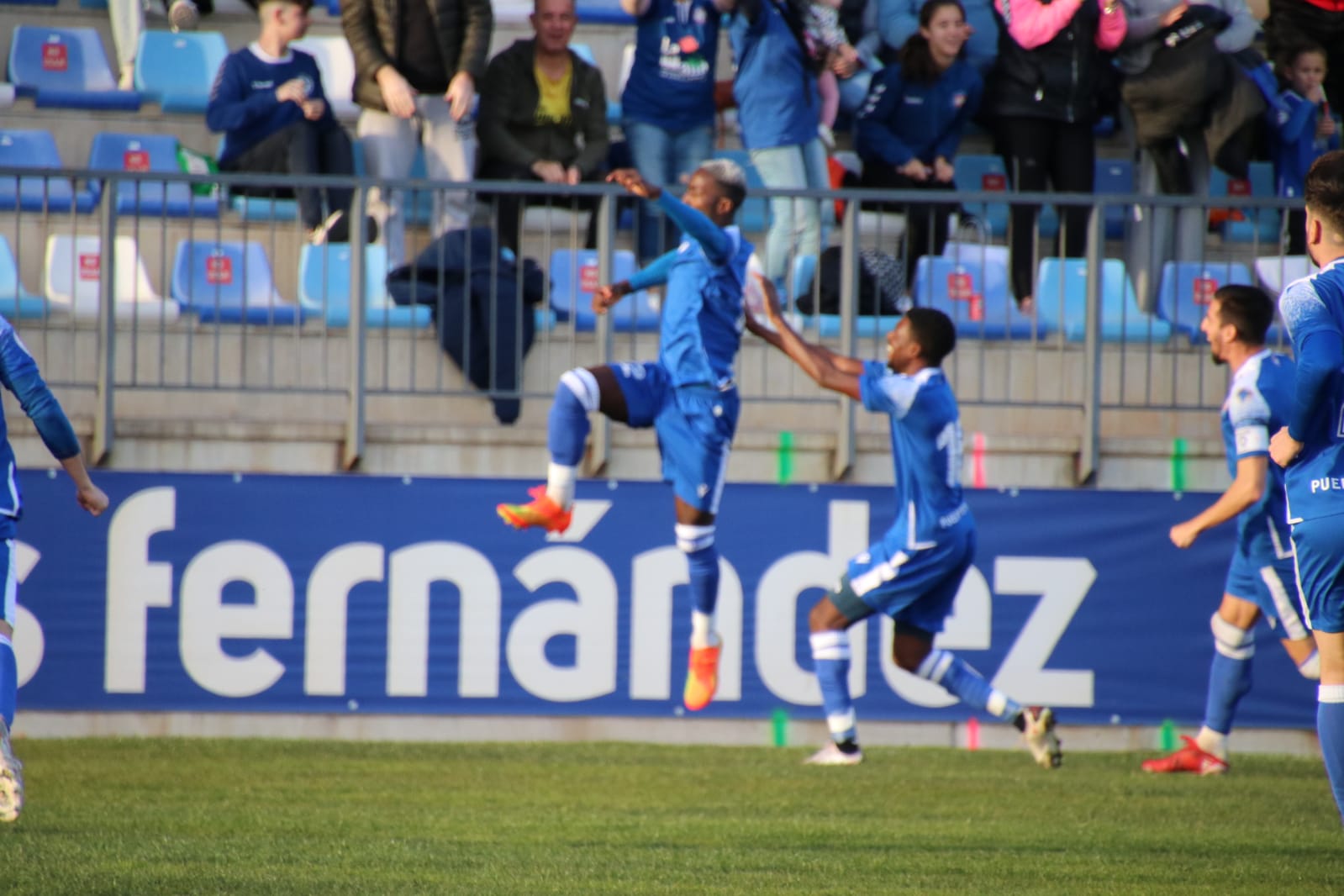 Adama celebrando su gol contra el Illescas