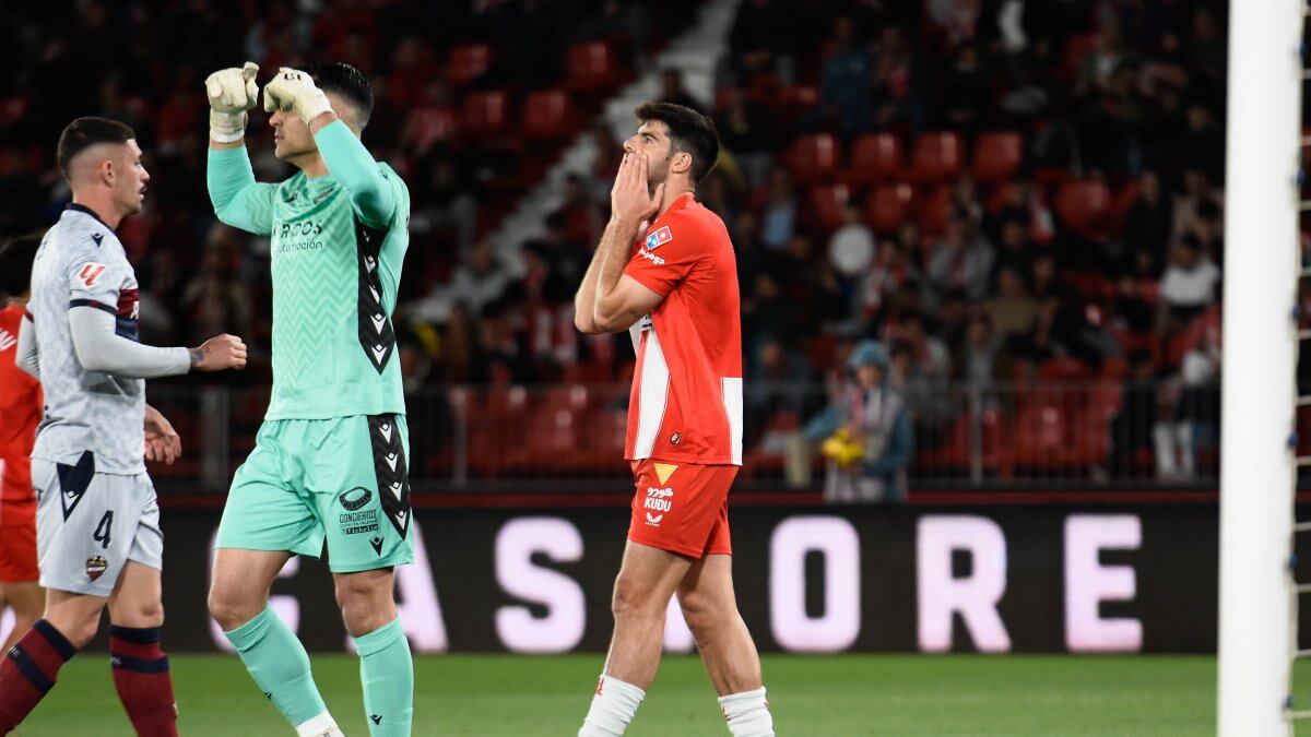 Andrés Fernández con Melero a su lado en un Almería 1 Levante 0.