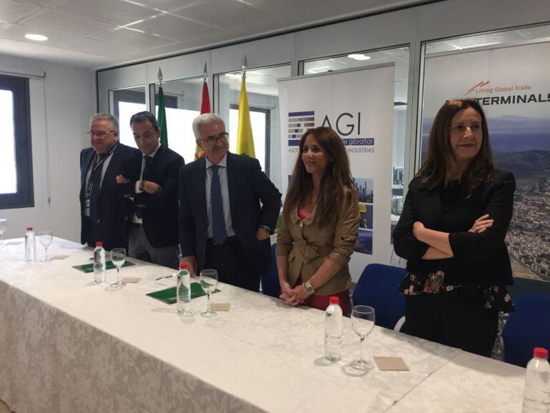 Junta y AGI firman el convenio de colaboración en educación.