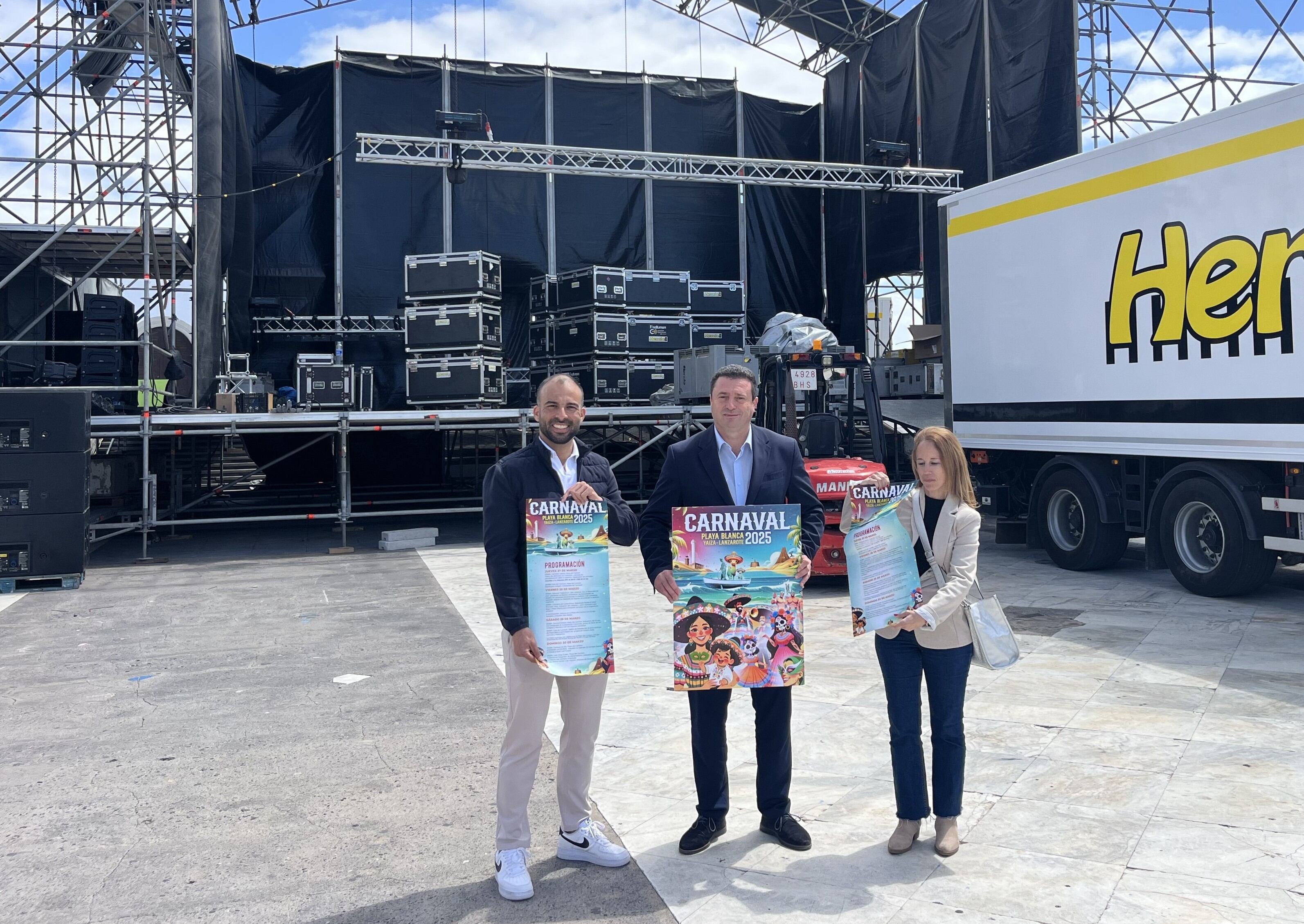 Playa Blanca desprende ya aroma de Carnaval.