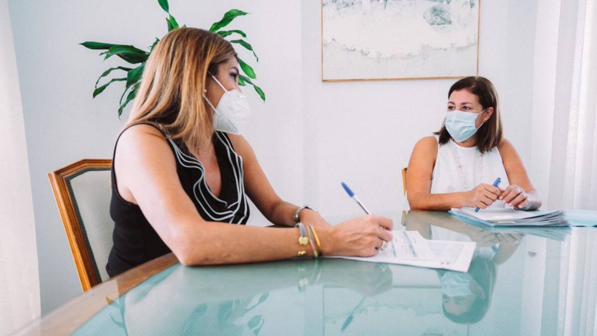 Arrecife garantiza el reparto diario de comida a personas sin hogar