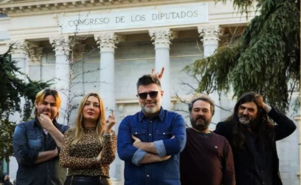 Héctor de Miguel, en el centro, junto con los cómicos de Hora Treintaypico