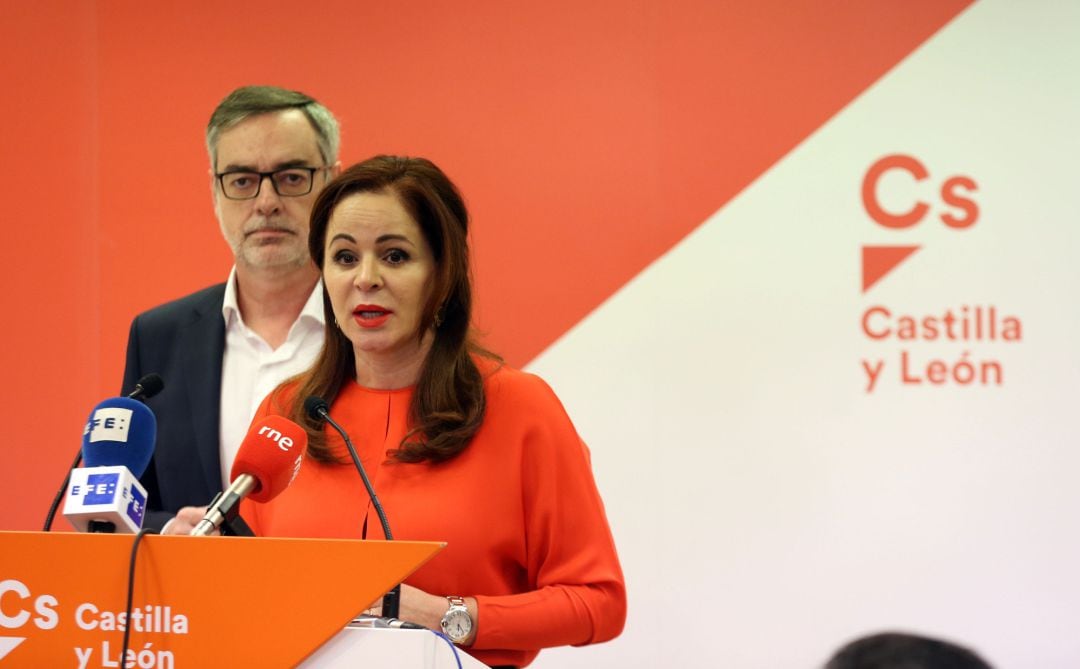 Silvia Clemente junto al secretario general de Ciudadanos José Manuel Villegas.