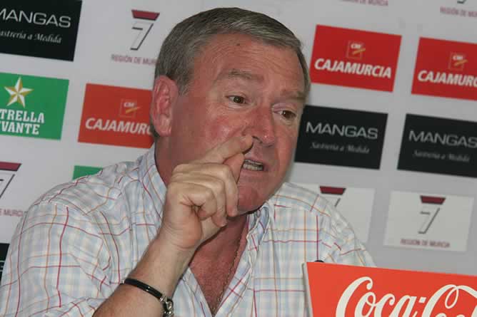 El técnico vasco Javier Clemente, durante una rueda de prensa