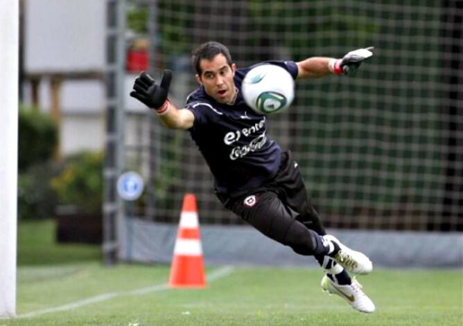 Bravo durante un entrenamiento con su selección en el Mundial de Brasil
