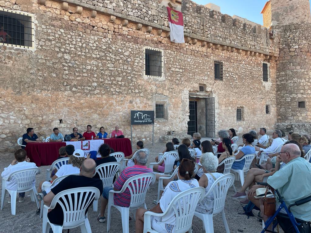 Castillo de Santiago de la Torre en el acto de reapertura