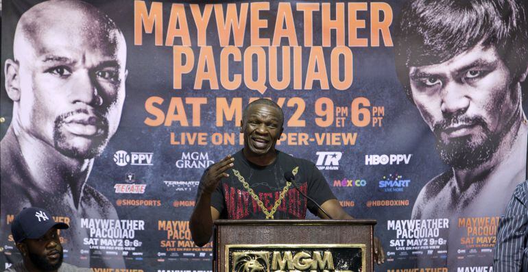 El padre de Floyd Mayweather, en una rueda de prensa previa al combate del siglo