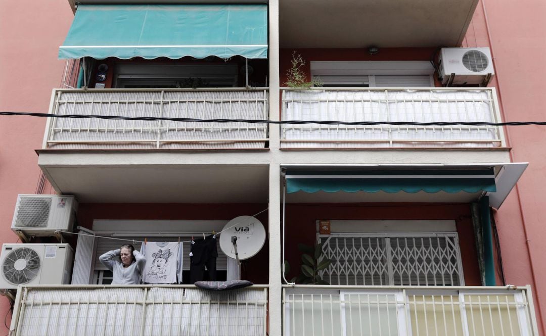 Vista del edificio en el que un hombre de 44 años de edad ha matado a su pareja sentimental, una mujer de 36 años