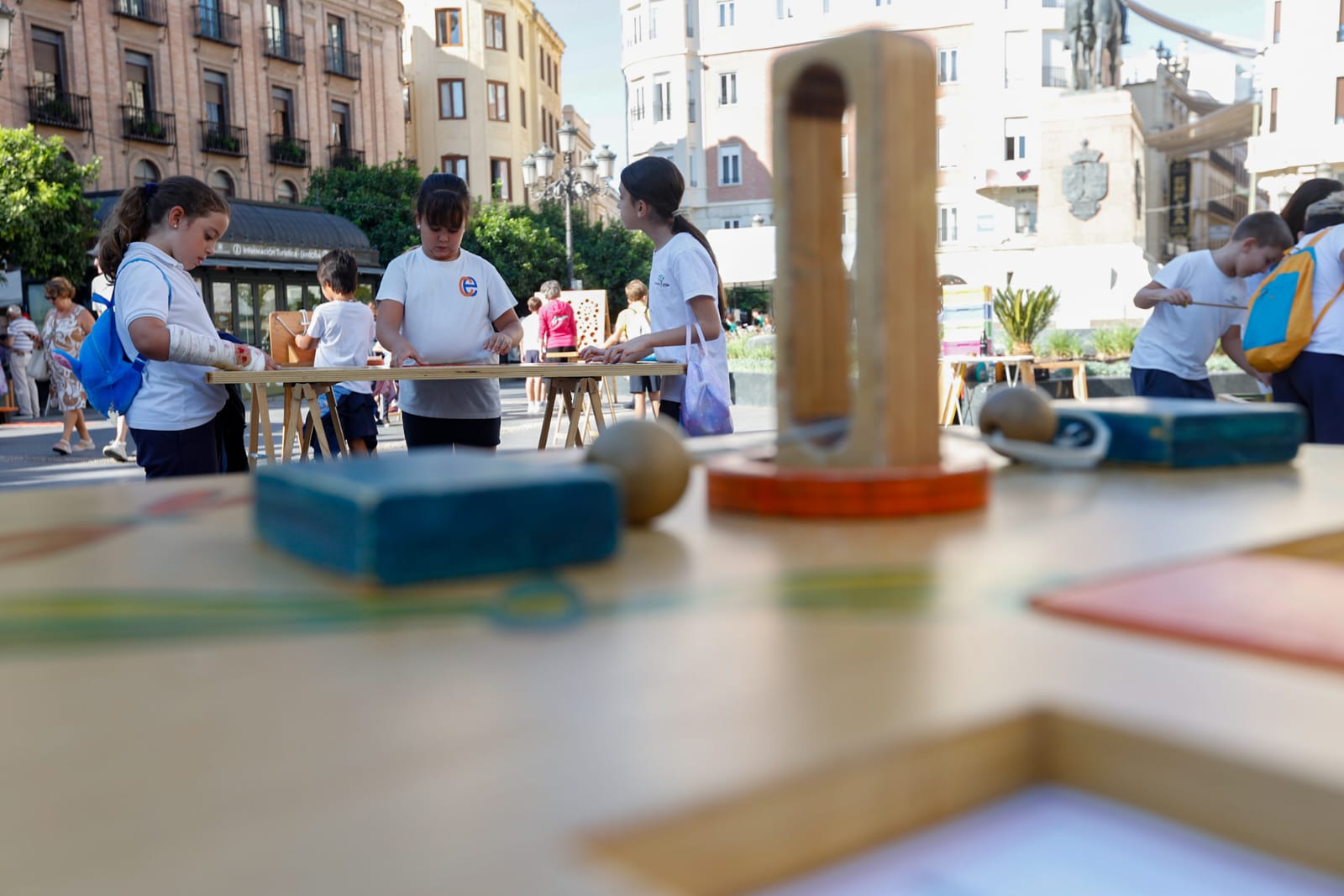 Juegos en la actividades paralelas en la Plaza de las Tendillas