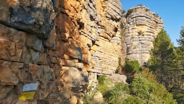 Rocas con forma de librería.