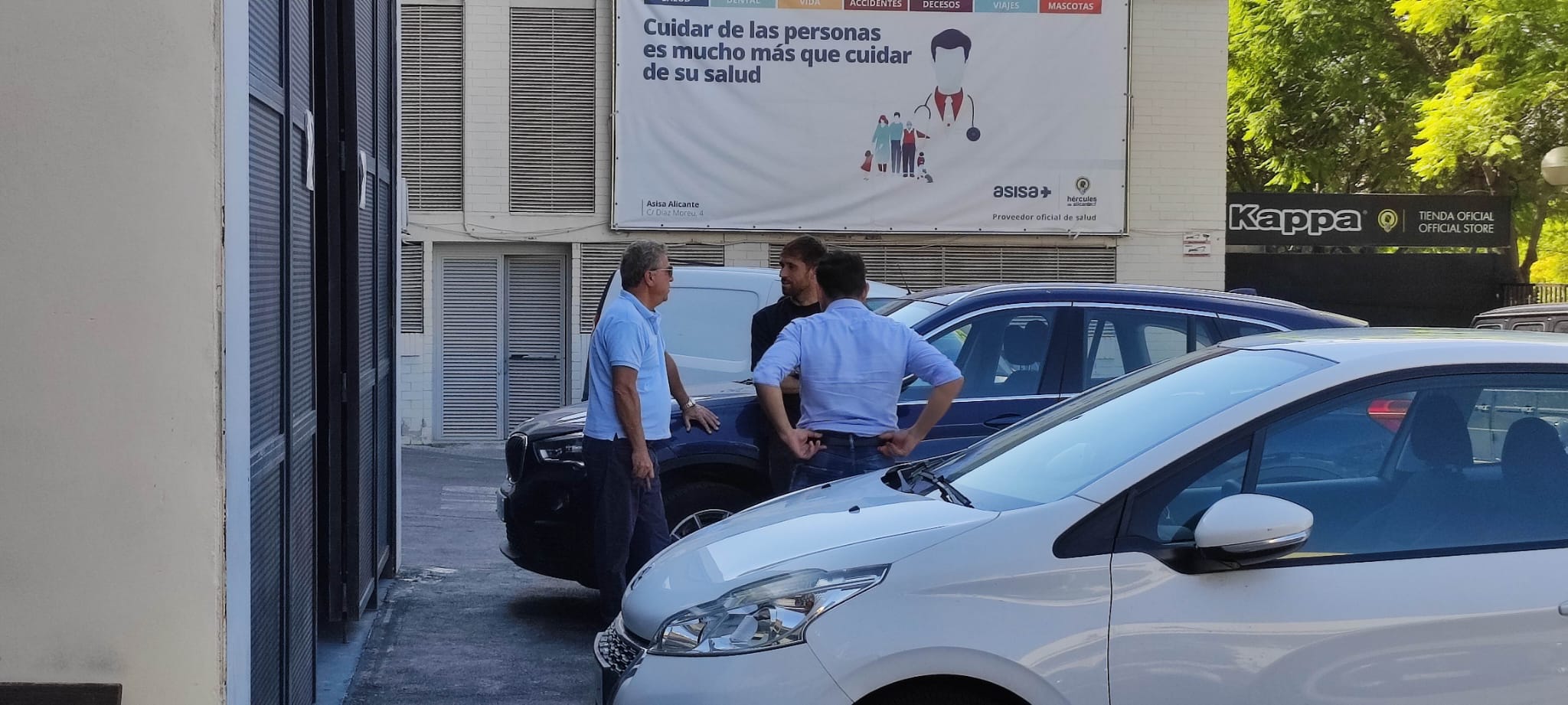 Enrique Ortiz, Paco Peña y Michel Herrero, en el estadio José Rico Pérez