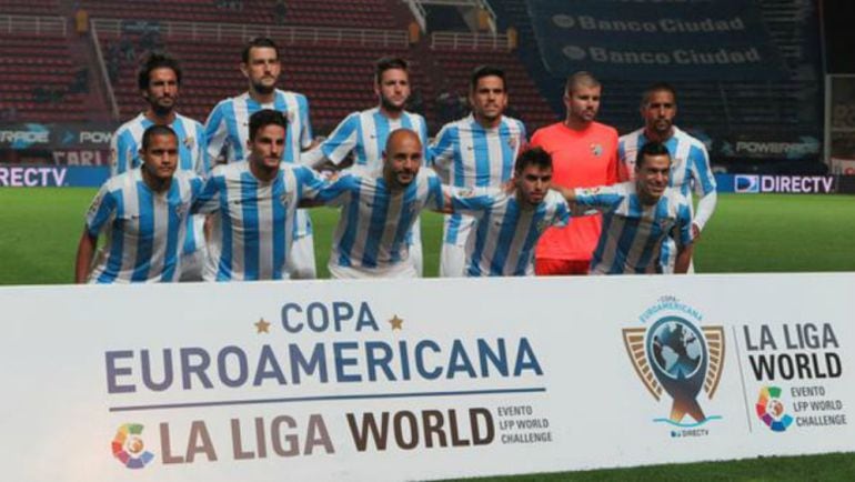 El equipo posa antes de arrancar el partido
