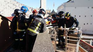 Otra imagen del rescate del trabajador