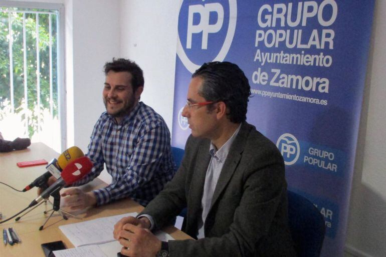 Los concejales del Grupo Municipal Popular, Victor López de La Parte y José Luis González Prada